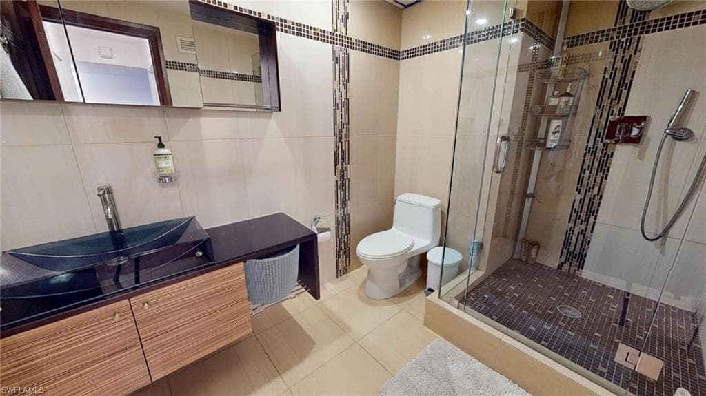 600 Three Islands BLVD # 803, HALLANDALE BEACH FL 33009-24