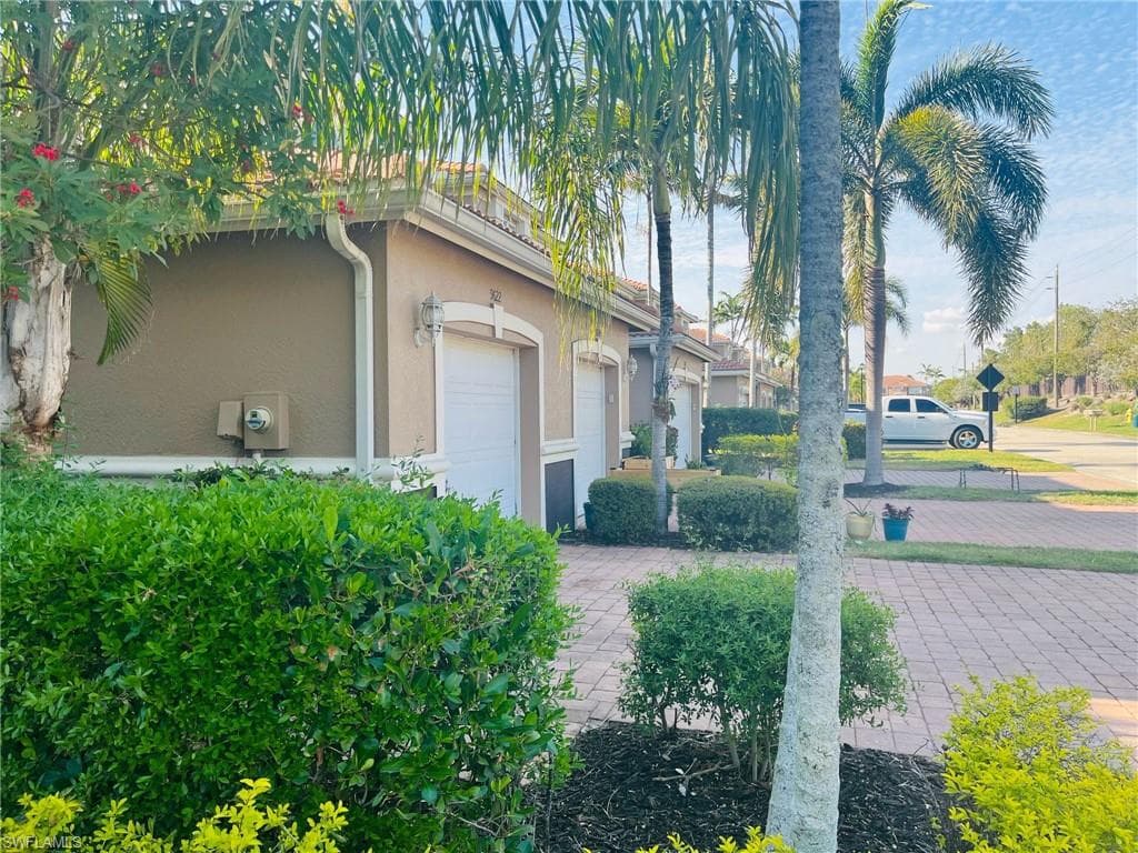 9620 Roundstone CIR, FORT MYERS FL 33967-1