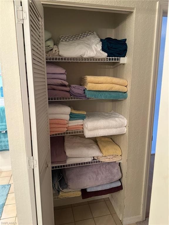 306 Emerald Bay CIR # J5, NAPLES FL 34110-10