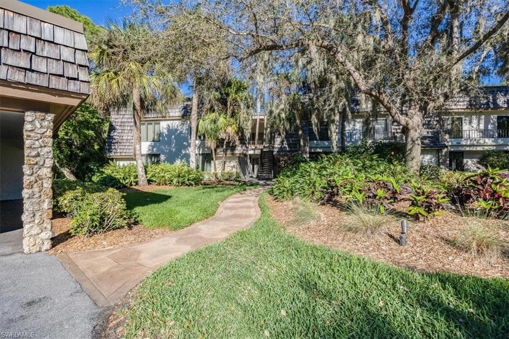 105 Clubhouse DR # D155, NAPLES FL 34105-1
