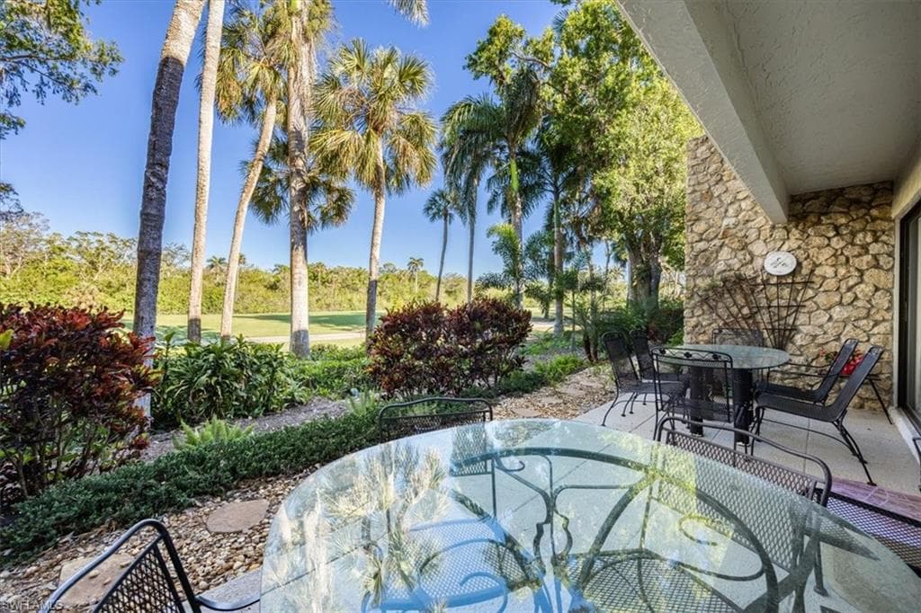 105 Clubhouse DR # D155, NAPLES FL 34105-11
