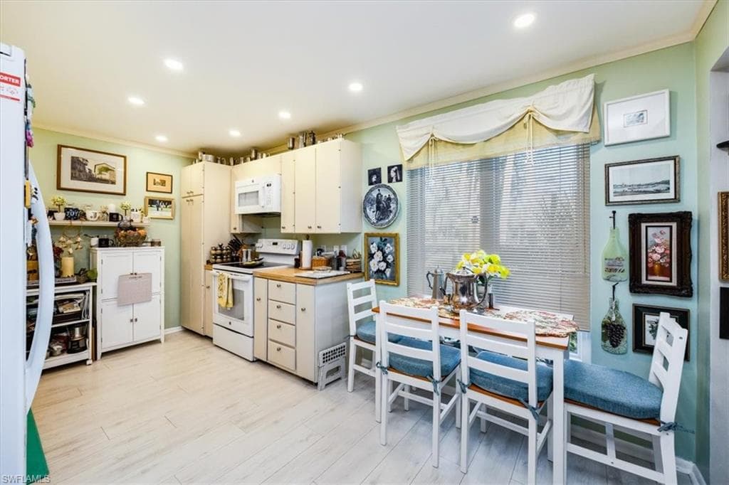 105 Clubhouse DR # D155, NAPLES FL 34105-6