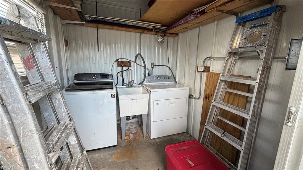 530 Sun Up ST, NORTH FORT MYERS FL 33917-15