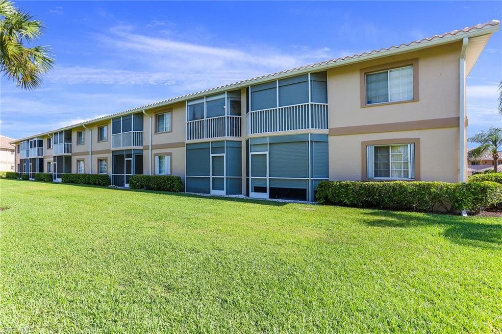9022 Michael CIR # 4, NAPLES FL 34113-25