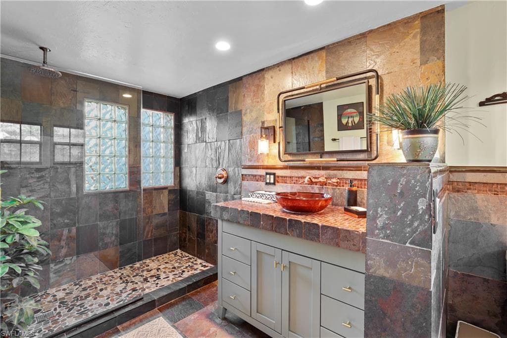 2708 Santa Cruz BLVD, NAPLES FL 34112-26