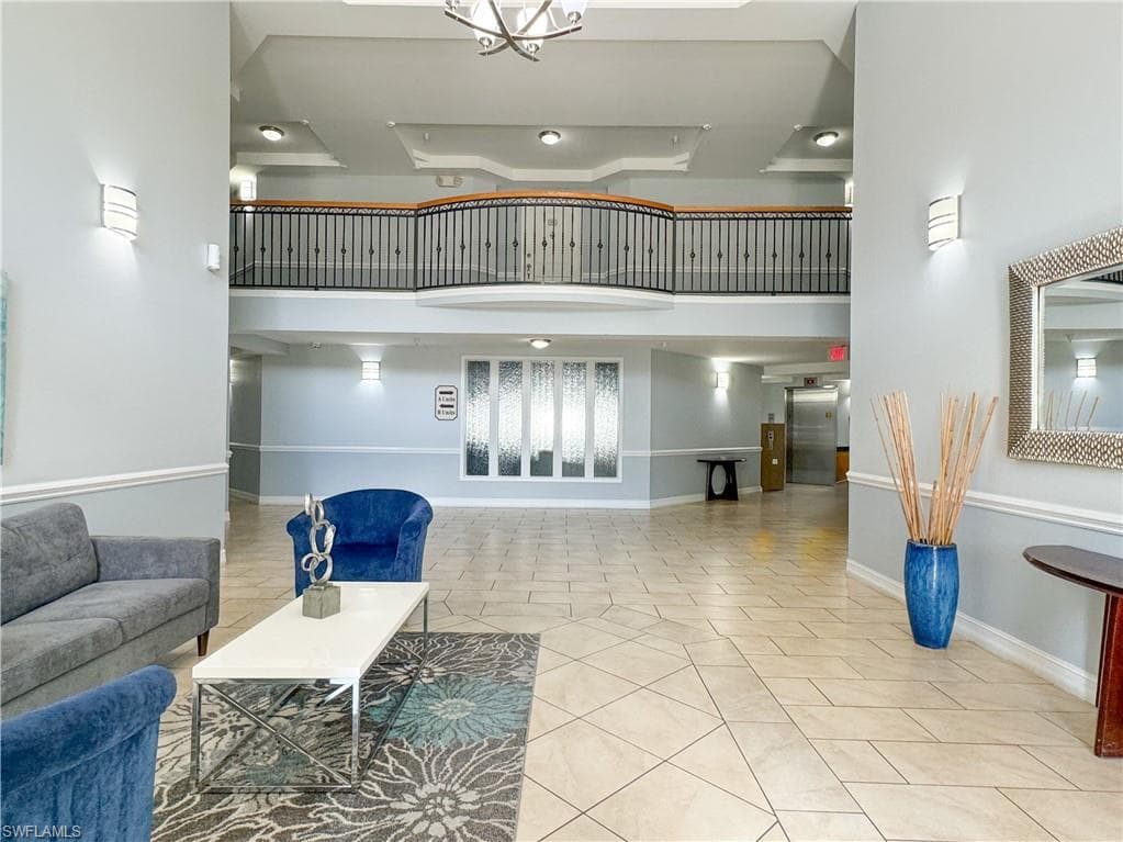 1100 Pine Ridge RD # B106, NAPLES FL 34108-1