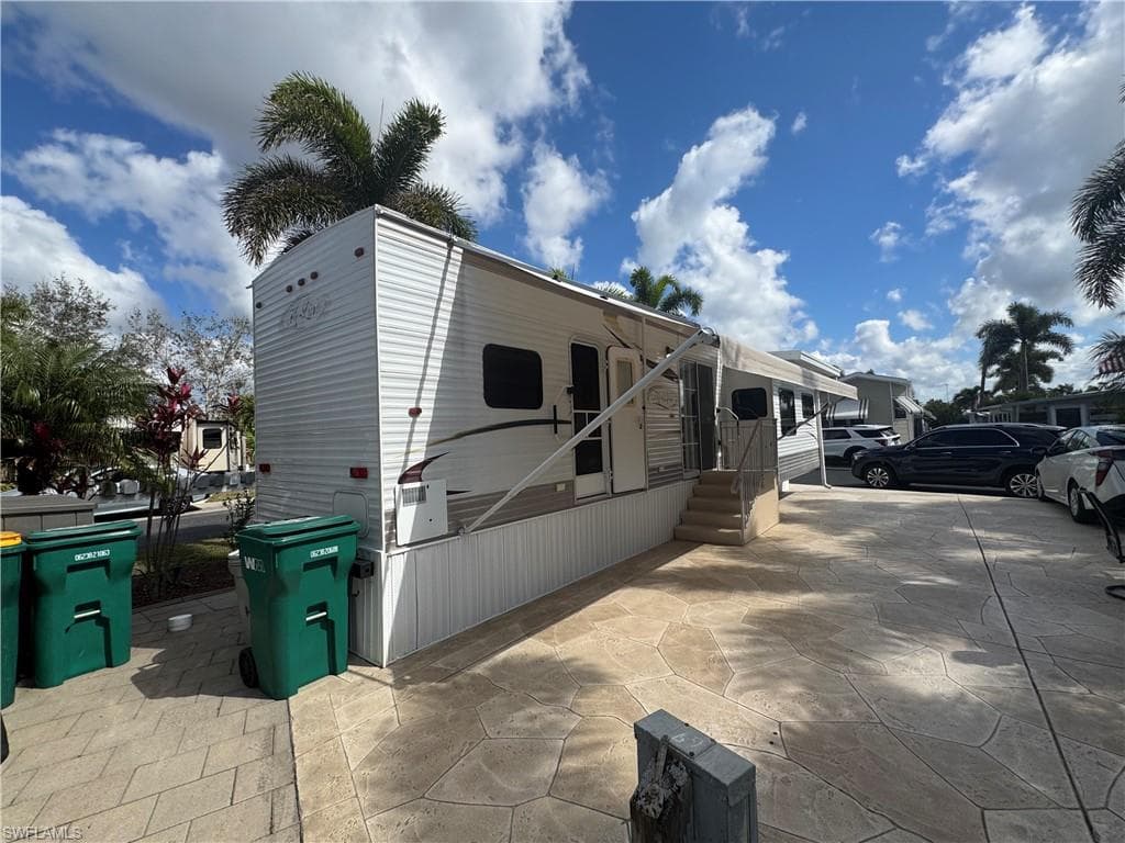 69 Kumquat LN # 192, NAPLES FL 34114-16