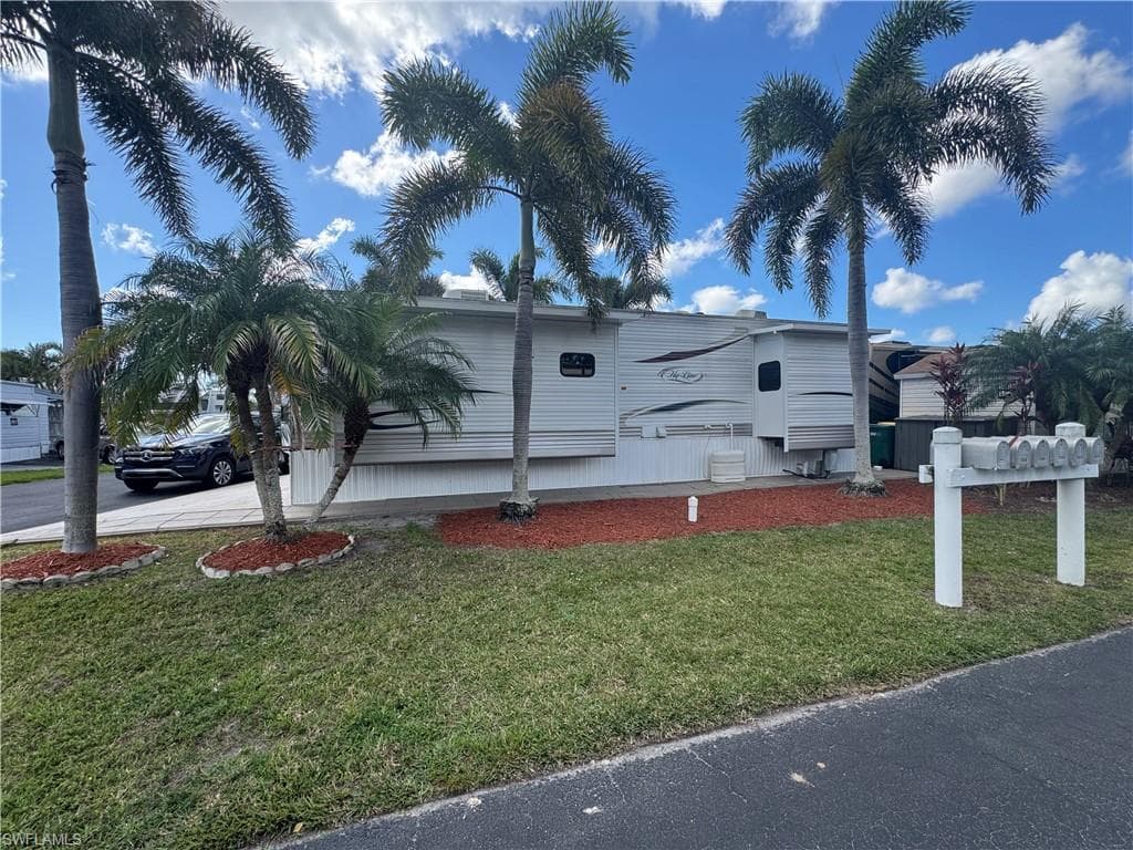 69 Kumquat LN # 192, NAPLES FL 34114-32