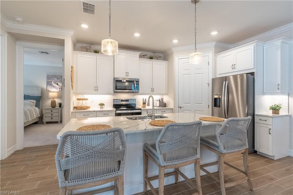 461 Kamari CV, NAPLES FL 34114-5