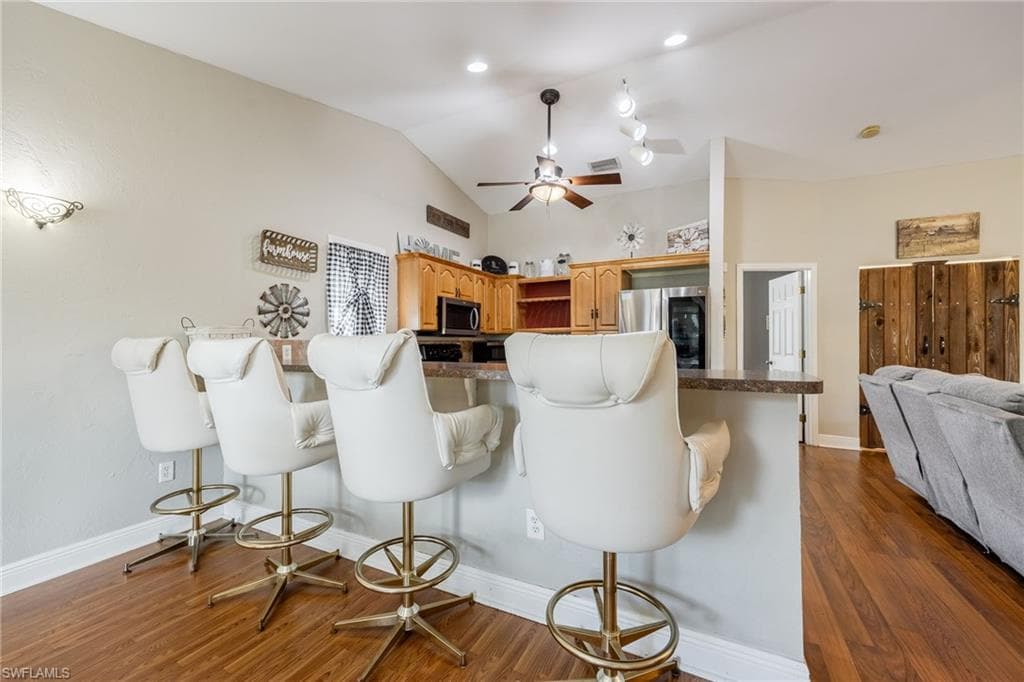 6136 Higgins AVE, FORT MYERS FL 33905-11