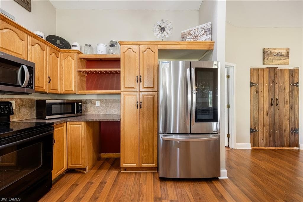 6136 Higgins AVE, FORT MYERS FL 33905-17