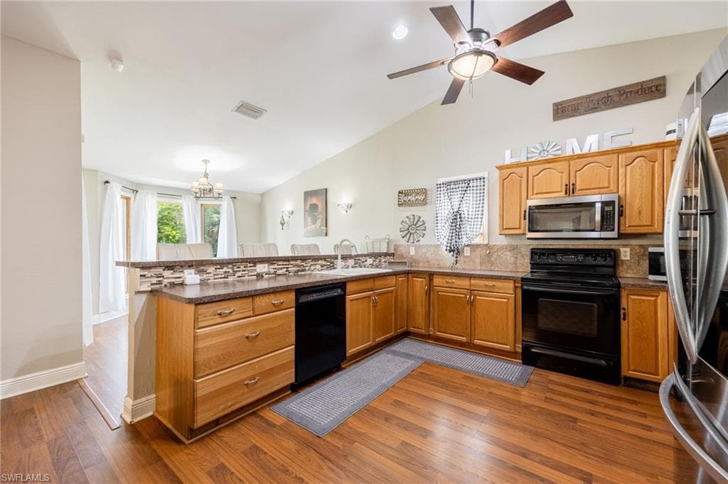 6136 Higgins AVE, FORT MYERS FL 33905-14