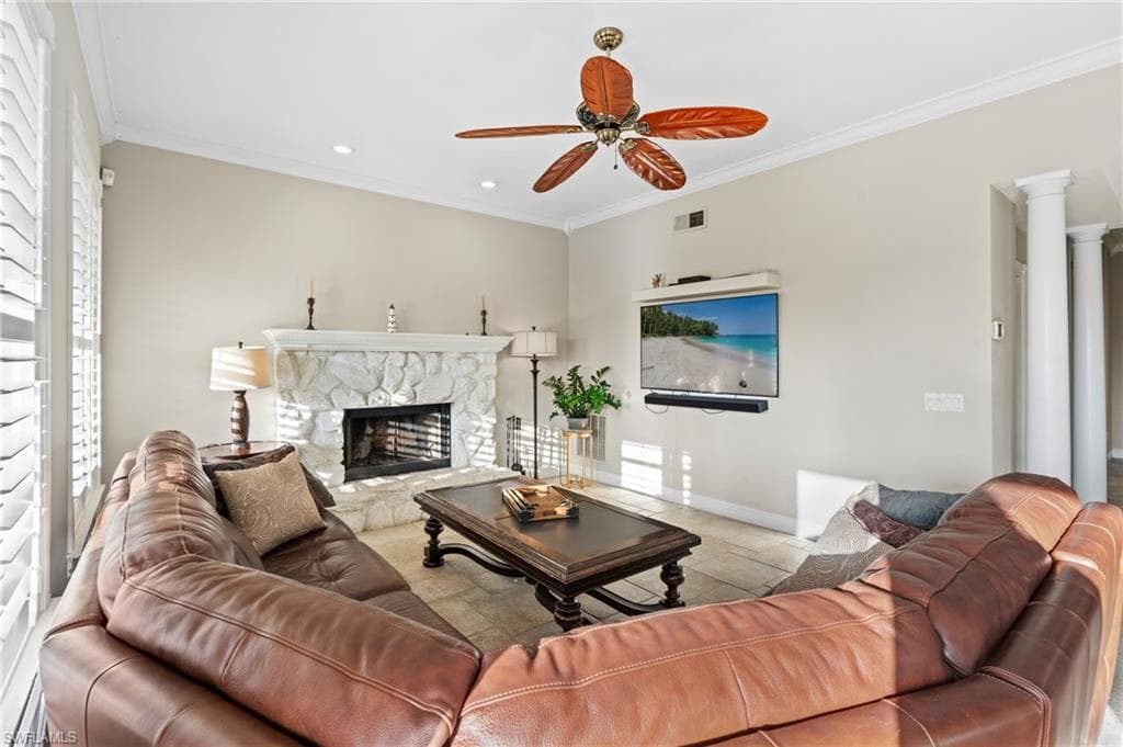 1495 Gordon River LN, NAPLES FL 34104-11