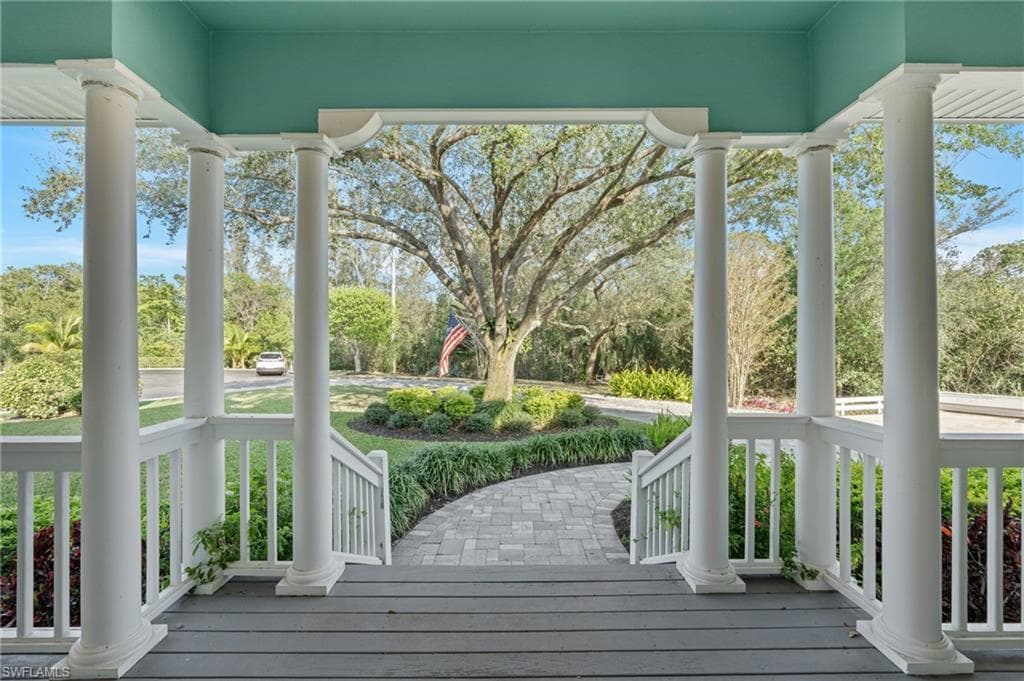 1495 Gordon River LN, NAPLES FL 34104-4