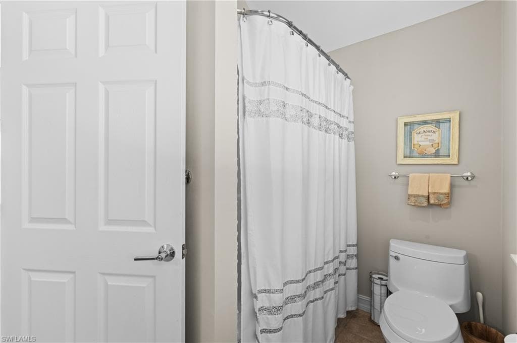 1495 Gordon River LN, NAPLES FL 34104-43