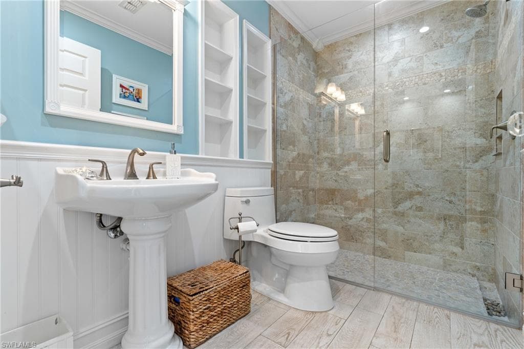 1495 Gordon River LN, NAPLES FL 34104-30