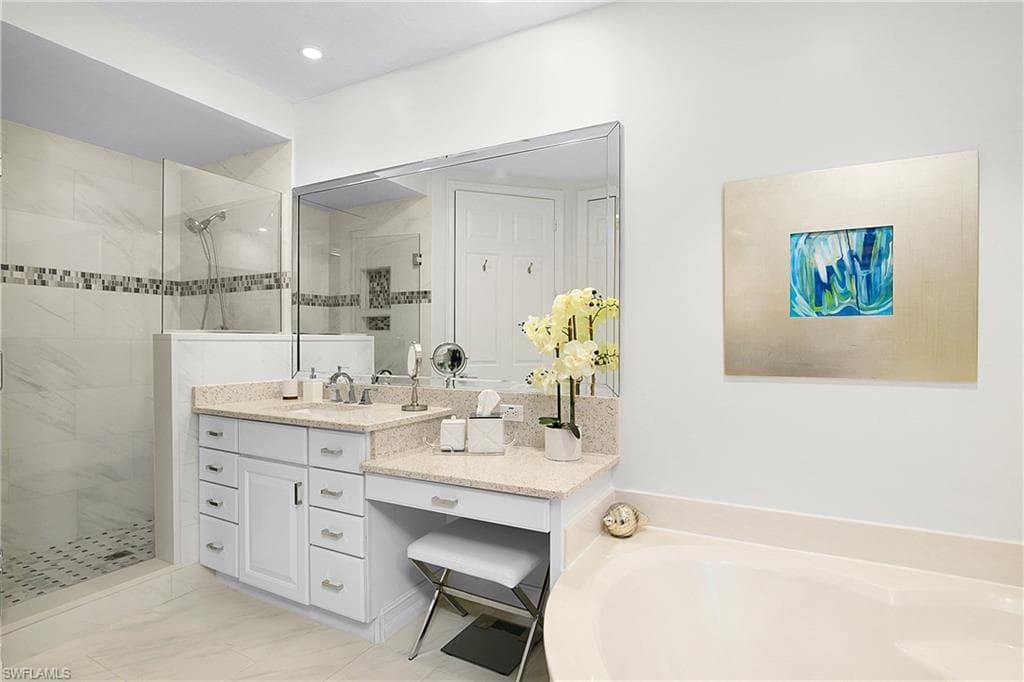 3099 Lancaster DR # 701, NAPLES FL 34105-13
