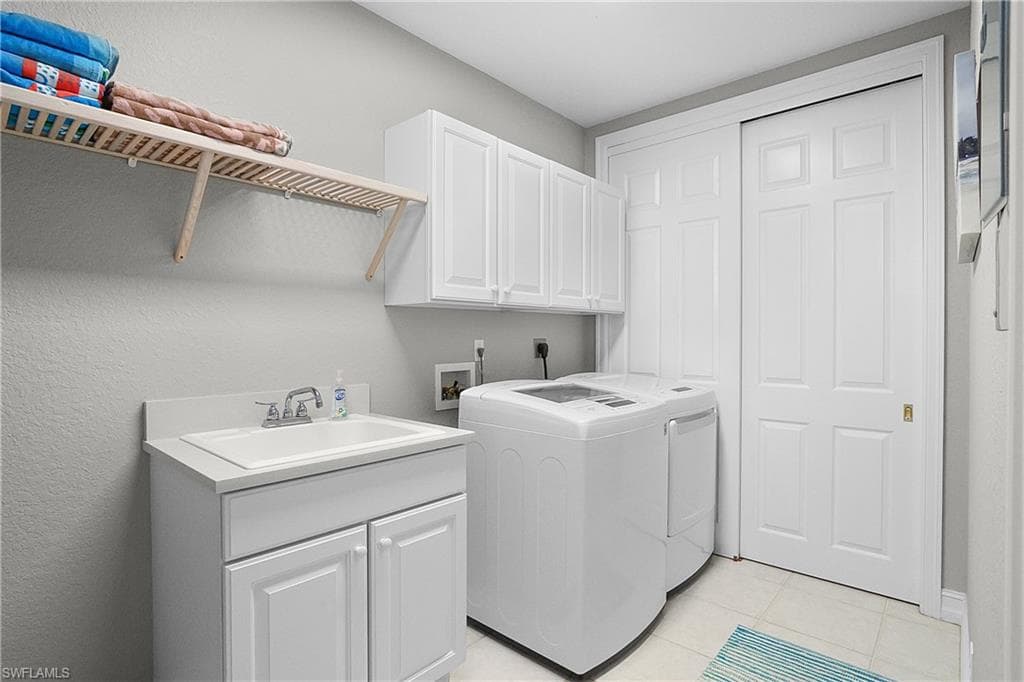 3099 Lancaster DR # 701, NAPLES FL 34105-17