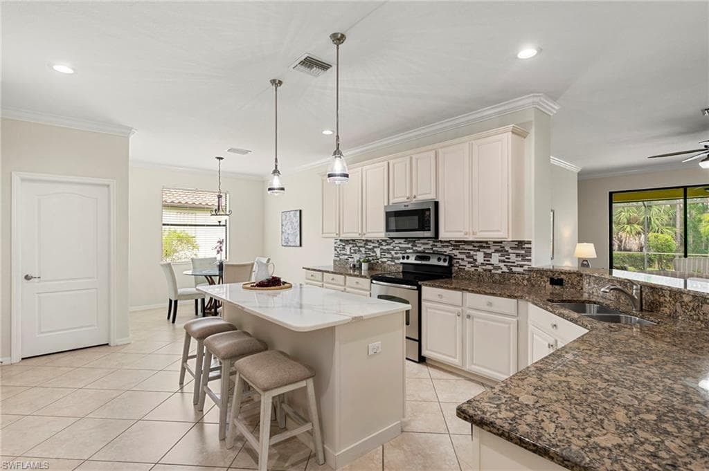 3915 Treasure Cove CIR, NAPLES FL 34114-8
