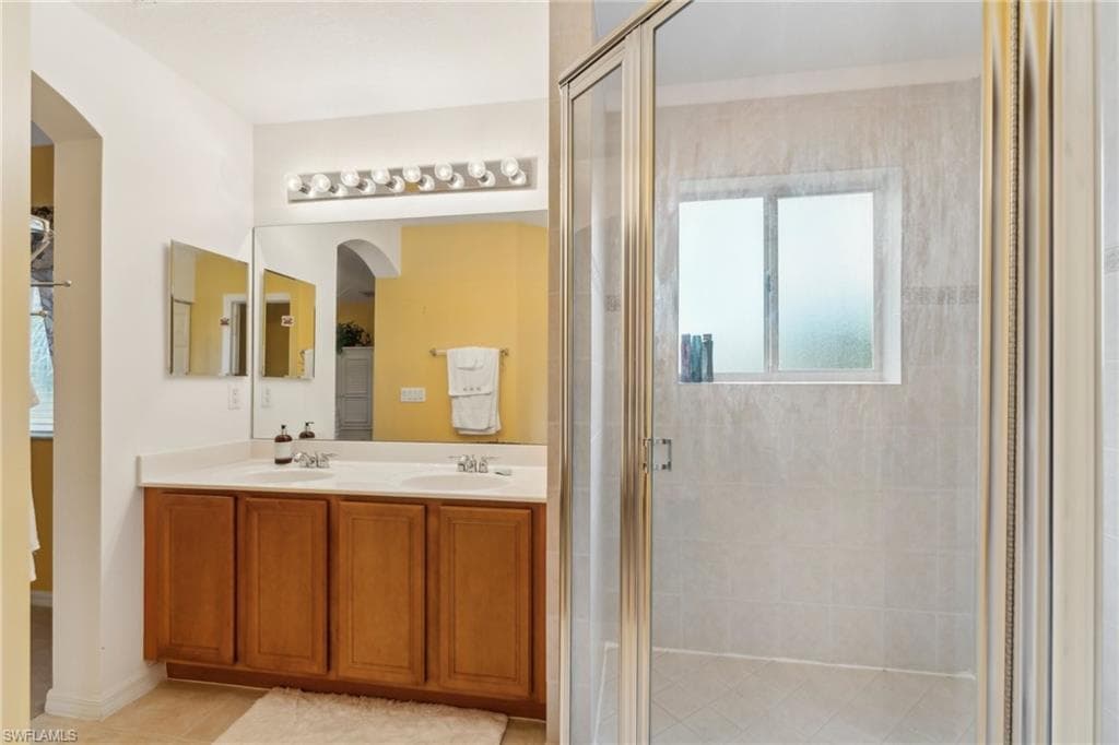 3327 Dandolo CIR, CAPE CORAL FL 33909-19