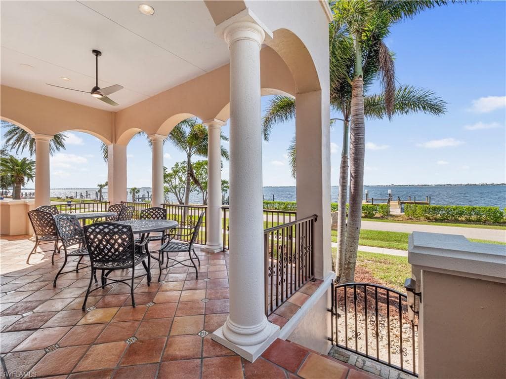 6005 W Riverside DR, FORT MYERS FL 33919-26