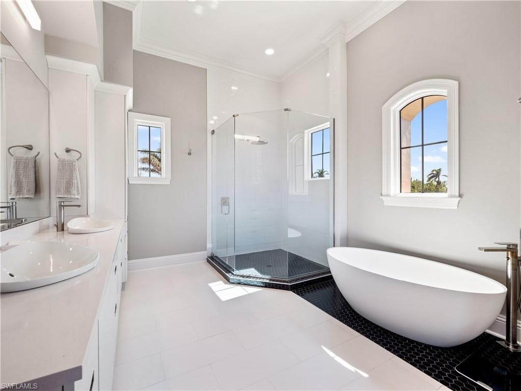 6005 W Riverside DR, FORT MYERS FL 33919-38