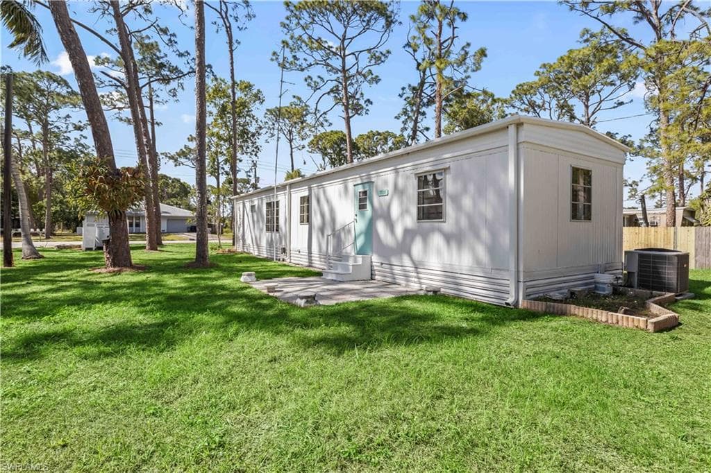 7713 Ebson DR, NORTH FORT MYERS FL 33917-1