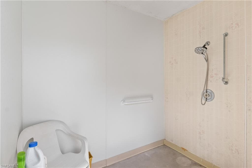 7713 Ebson DR, NORTH FORT MYERS FL 33917-21