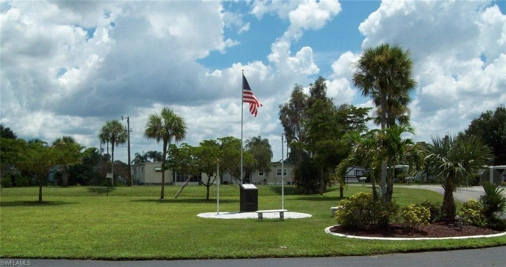 842 Winterest DR, NORTH FORT MYERS FL 33917-4