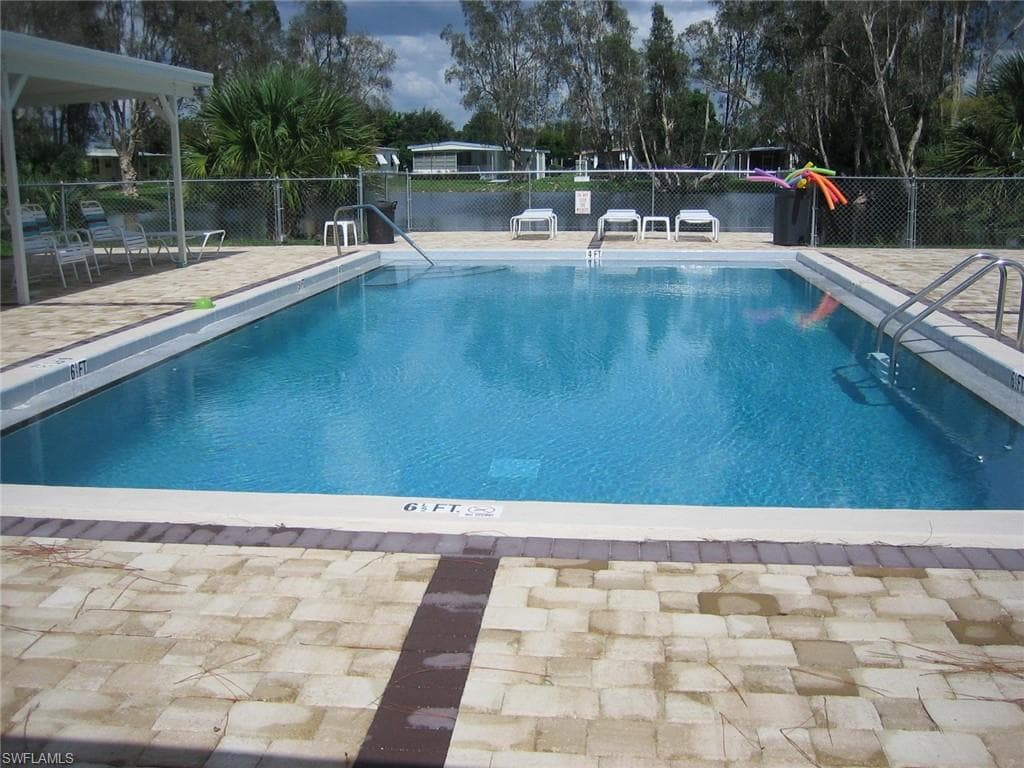842 Winterest DR, NORTH FORT MYERS FL 33917-8