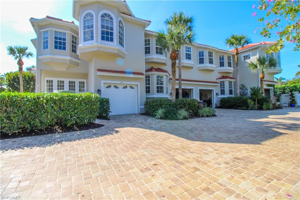 453 8th AVE S # 106, NAPLES FL 34102-1