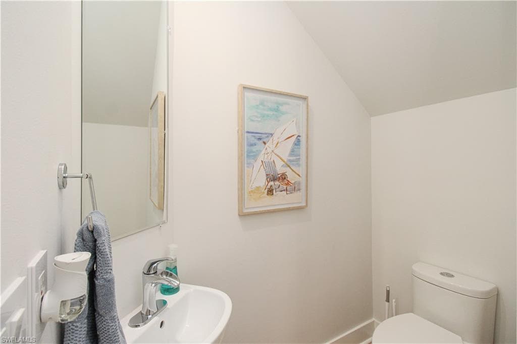 453 8th AVE S # 106, NAPLES FL 34102-25