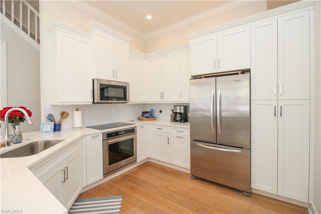 453 8th AVE S # 106, NAPLES FL 34102-18