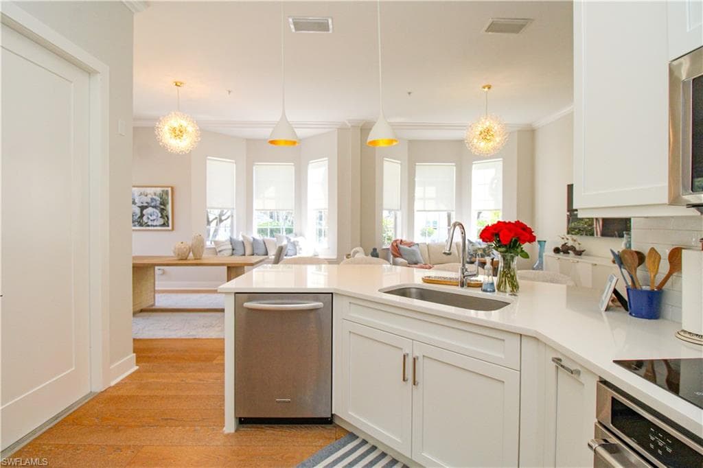 453 8th AVE S # 106, NAPLES FL 34102-20