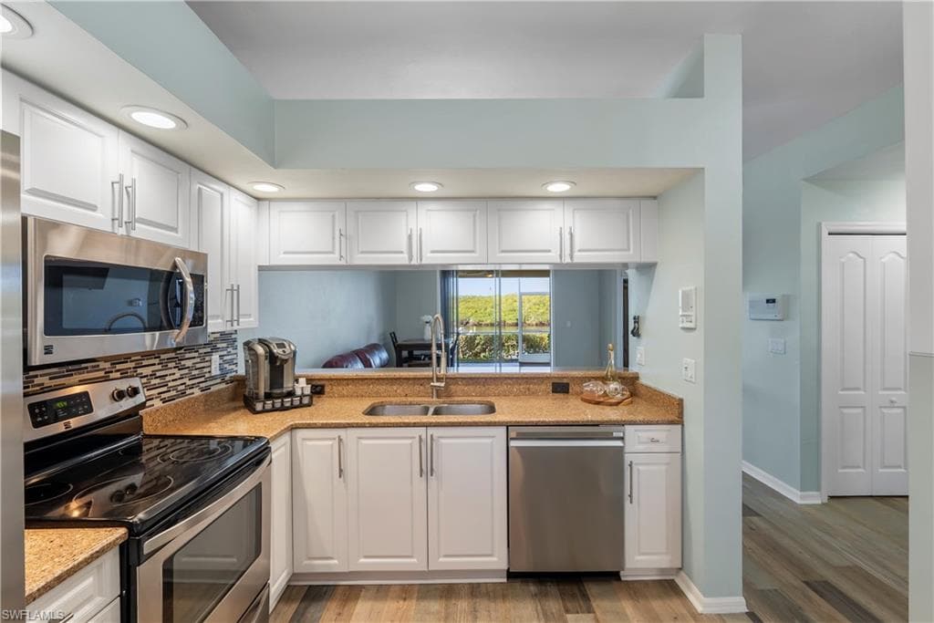 182 Newport DR # 1003, NAPLES FL 34114-8
