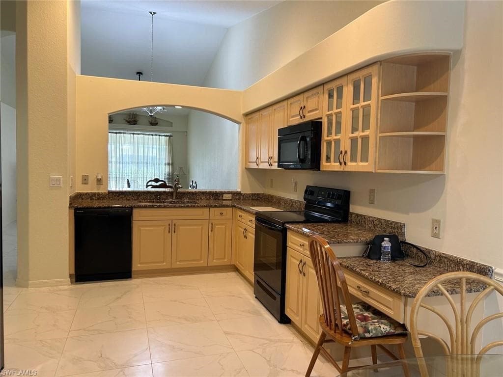 8220 Ibis Cove CIR # B216, NAPLES FL 34119-2