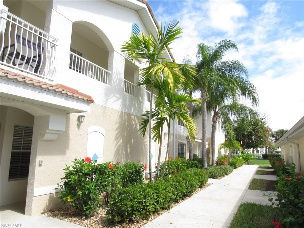 3015 Horizon LN # 2702, NAPLES FL 34109-1