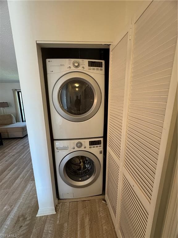 1101 Rosemary CT # 204, NAPLES FL 34103-1