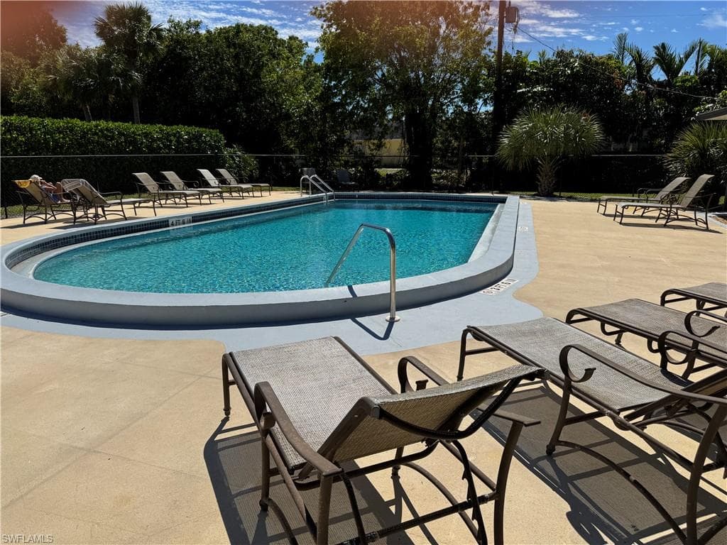 1101 Rosemary CT # 204, NAPLES FL 34103-5