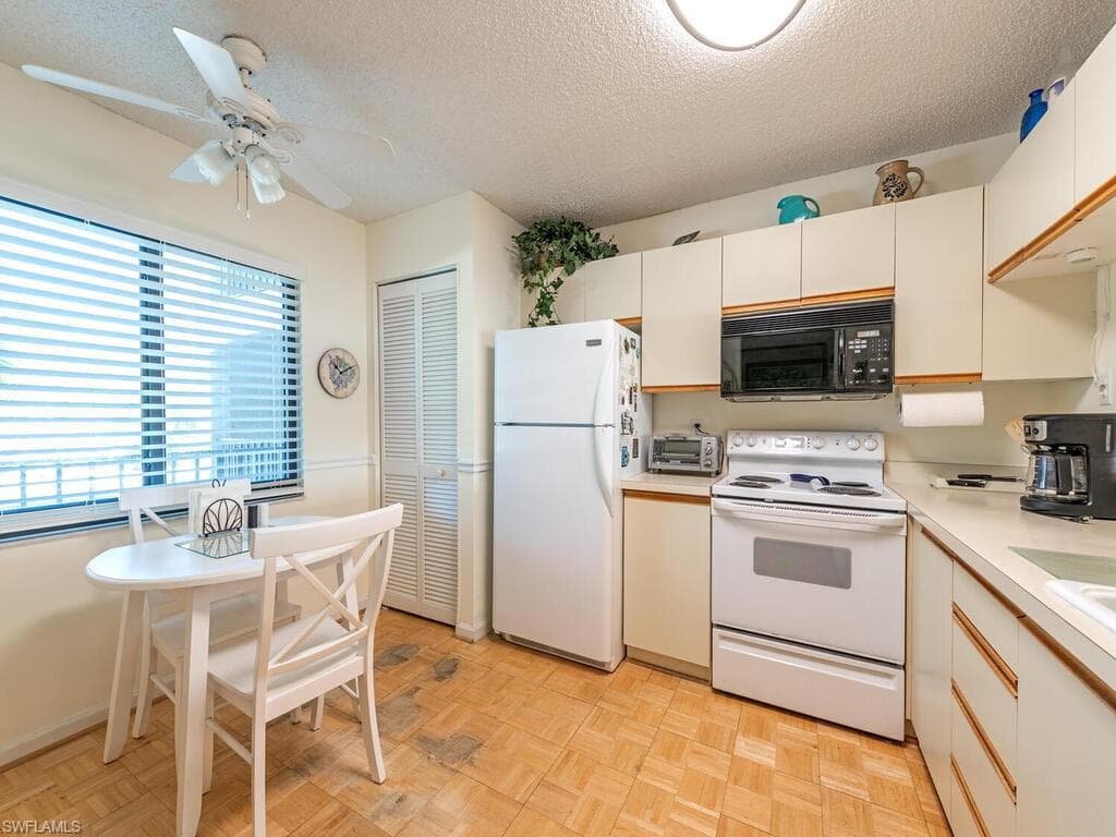5776 Deauville CIR C202-5