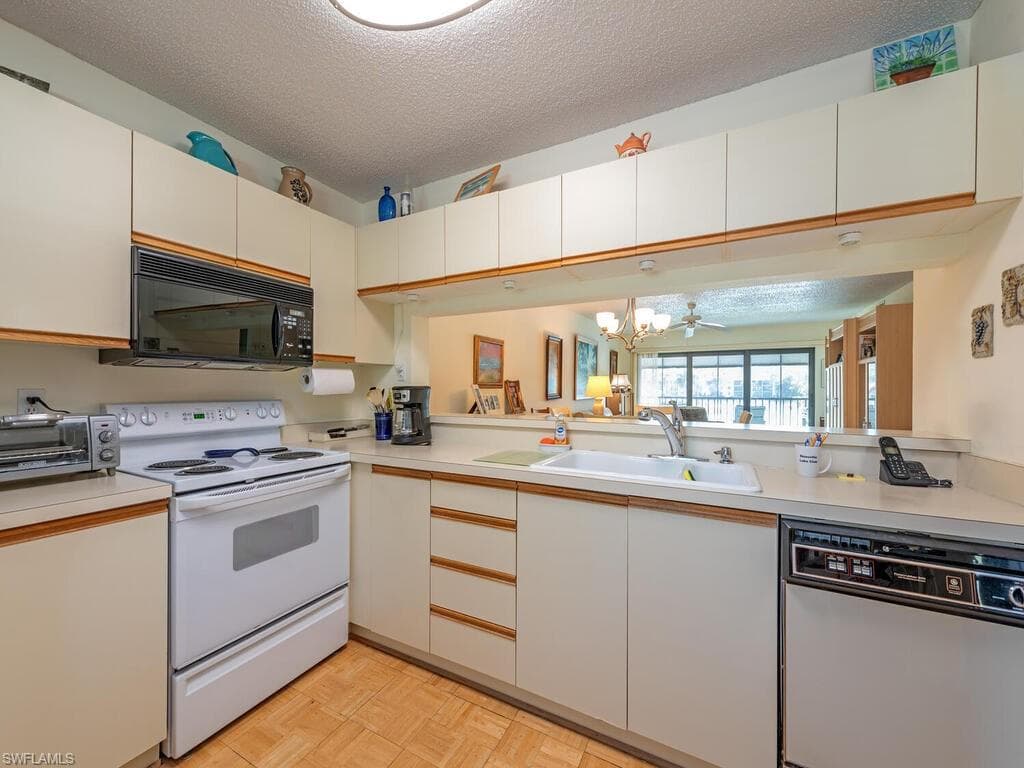5776 Deauville CIR C202-6