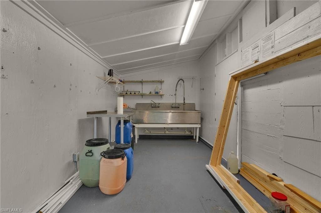 238 Mamie ST, CHOKOLOSKEE FL 34138-15