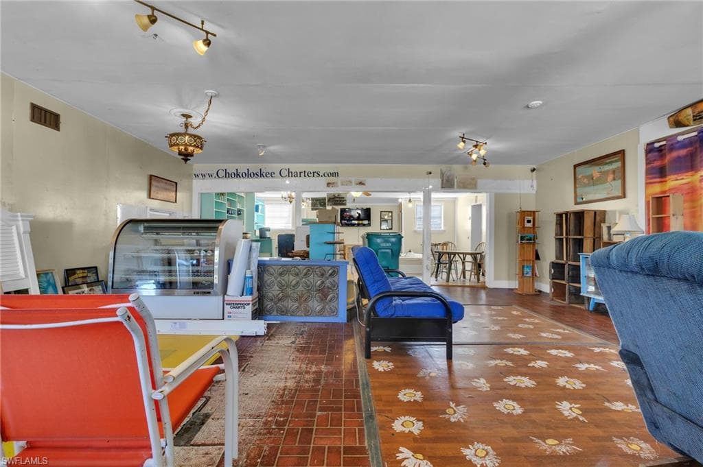 238 Mamie ST, CHOKOLOSKEE FL 34138-4