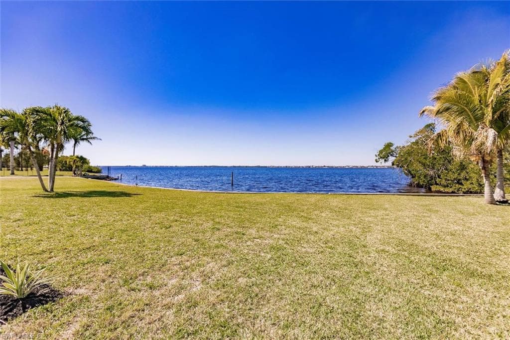 138 Riverview RD, FORT MYERS FL 33905-38