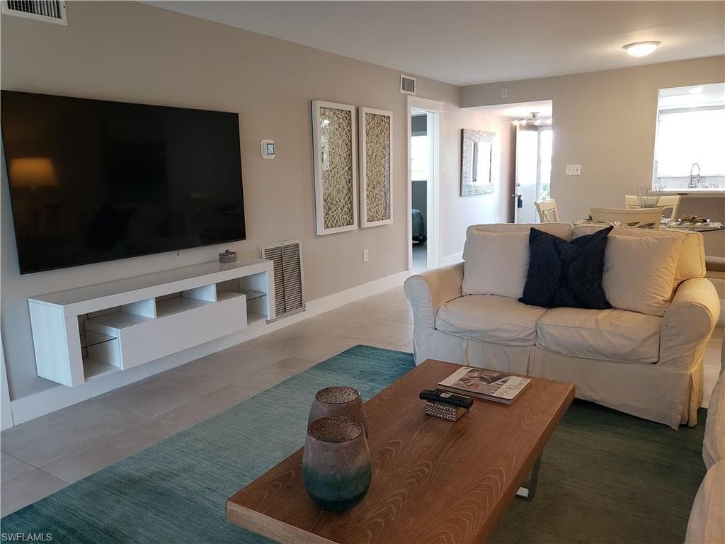 5435 Rattlesnake Hammock RD # 102, NAPLES FL 34113-6