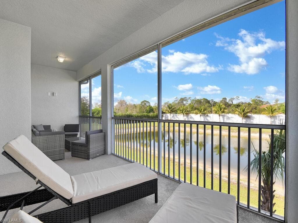 2561 Seychelles DR # 308, NAPLES FL 34112-1