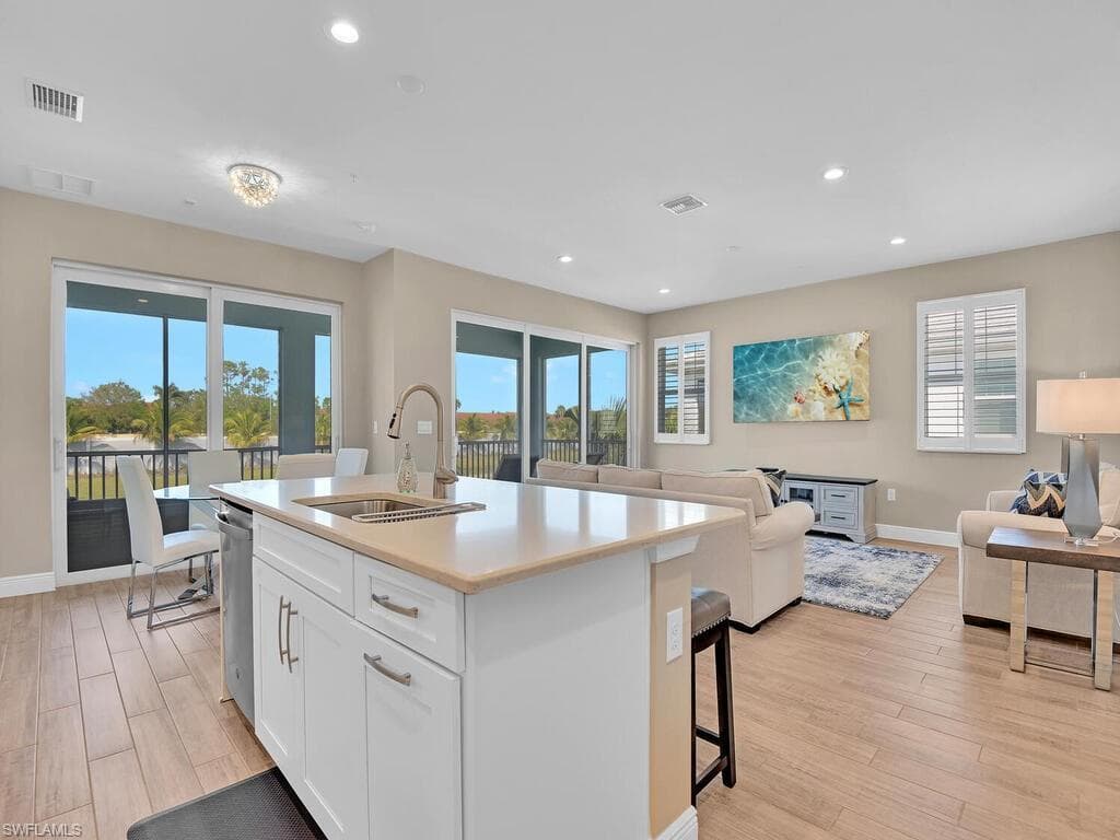 2561 Seychelles DR # 308, NAPLES FL 34112-3