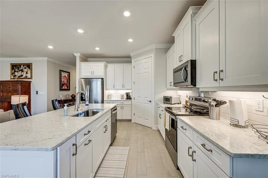 415 Polihale WAY, NAPLES FL 34114-8