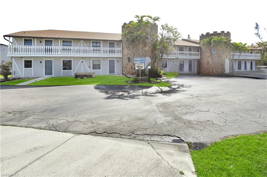 10022 Oxfordshire LN # 206, FORT MYERS FL 33908-43