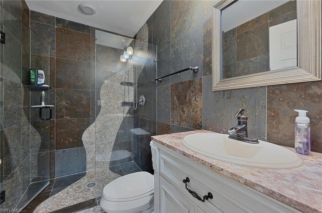 5005 Old Pond DR, NAPLES FL 34104-16